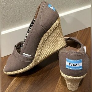 Toms Open Toe Wedges Size 5.5